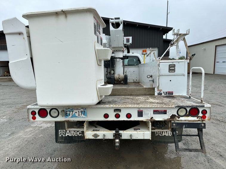 image for item LR9743 2013 Ford F550 Super Duty  bucket truck