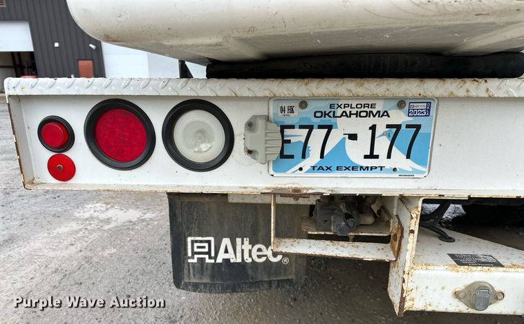 image for item LR9743 2013 Ford F550 Super Duty  bucket truck