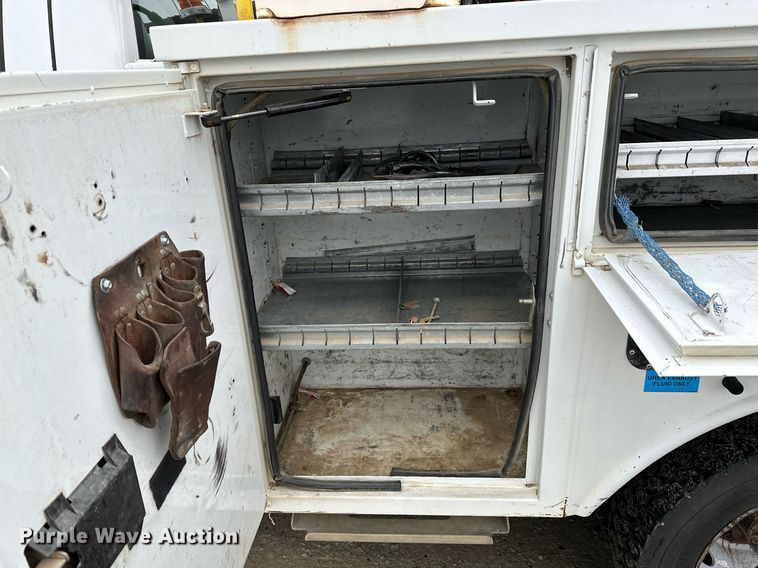 image for item LR9743 2013 Ford F550 Super Duty  bucket truck