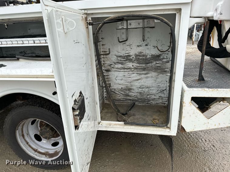 image for item LR9743 2013 Ford F550 Super Duty  bucket truck