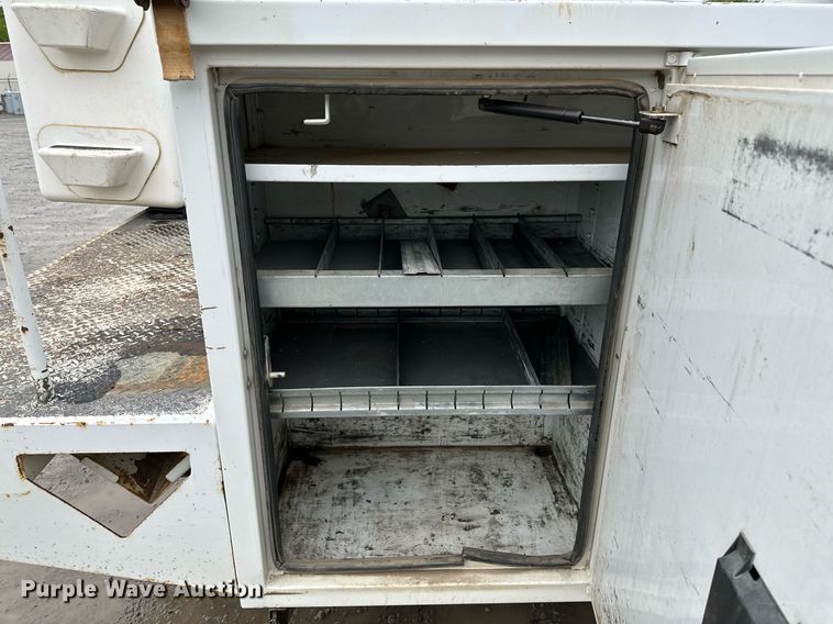 image for item LR9743 2013 Ford F550 Super Duty  bucket truck