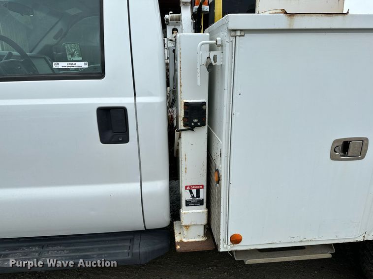 image for item LR9743 2013 Ford F550 Super Duty  bucket truck