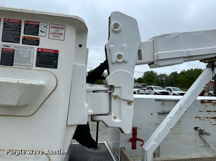 image for item LR9743 2013 Ford F550 Super Duty  bucket truck