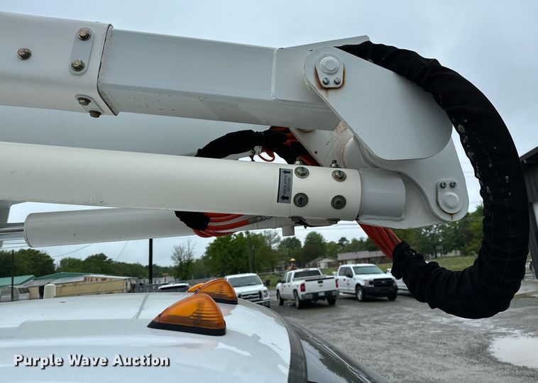 image for item LR9743 2013 Ford F550 Super Duty  bucket truck