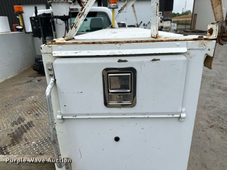 image for item LR9743 2013 Ford F550 Super Duty  bucket truck