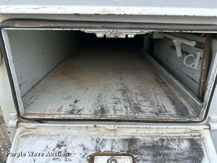 image for item LR9743 2013 Ford F550 Super Duty  bucket truck