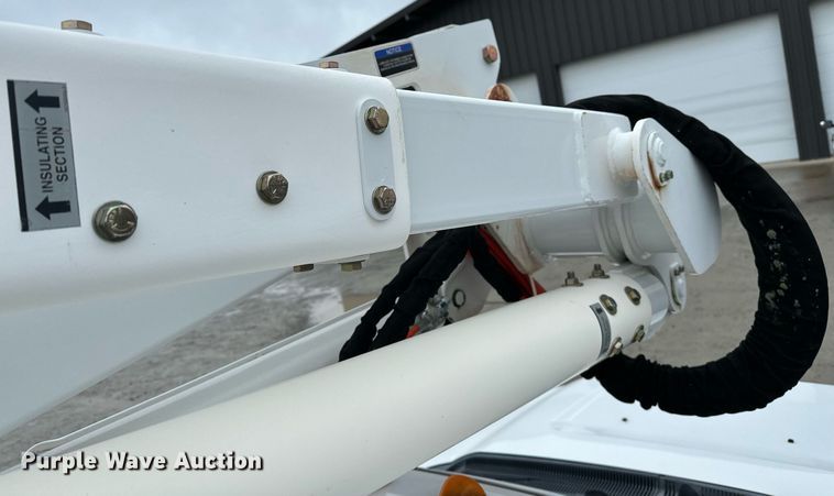 image for item LR9743 2013 Ford F550 Super Duty  bucket truck