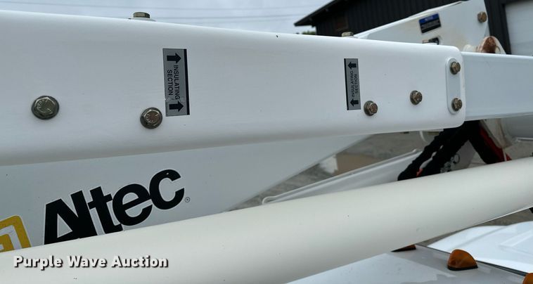 image for item LR9743 2013 Ford F550 Super Duty  bucket truck