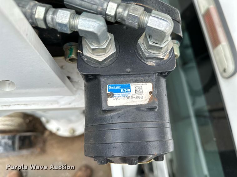 image for item LR9743 2013 Ford F550 Super Duty  bucket truck