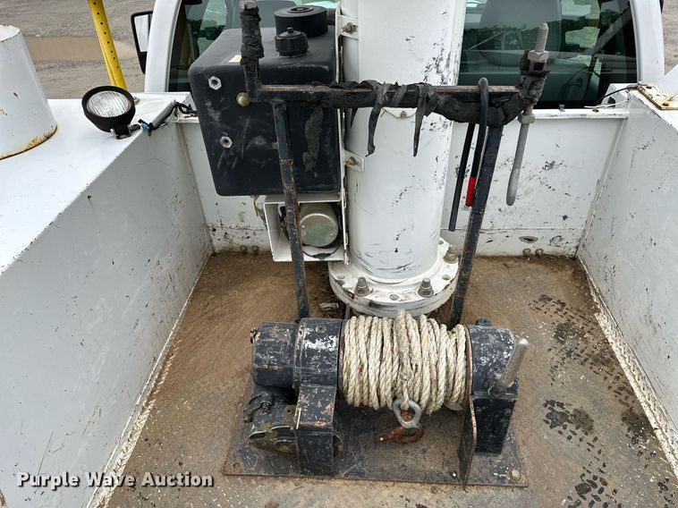 image for item LR9743 2013 Ford F550 Super Duty  bucket truck