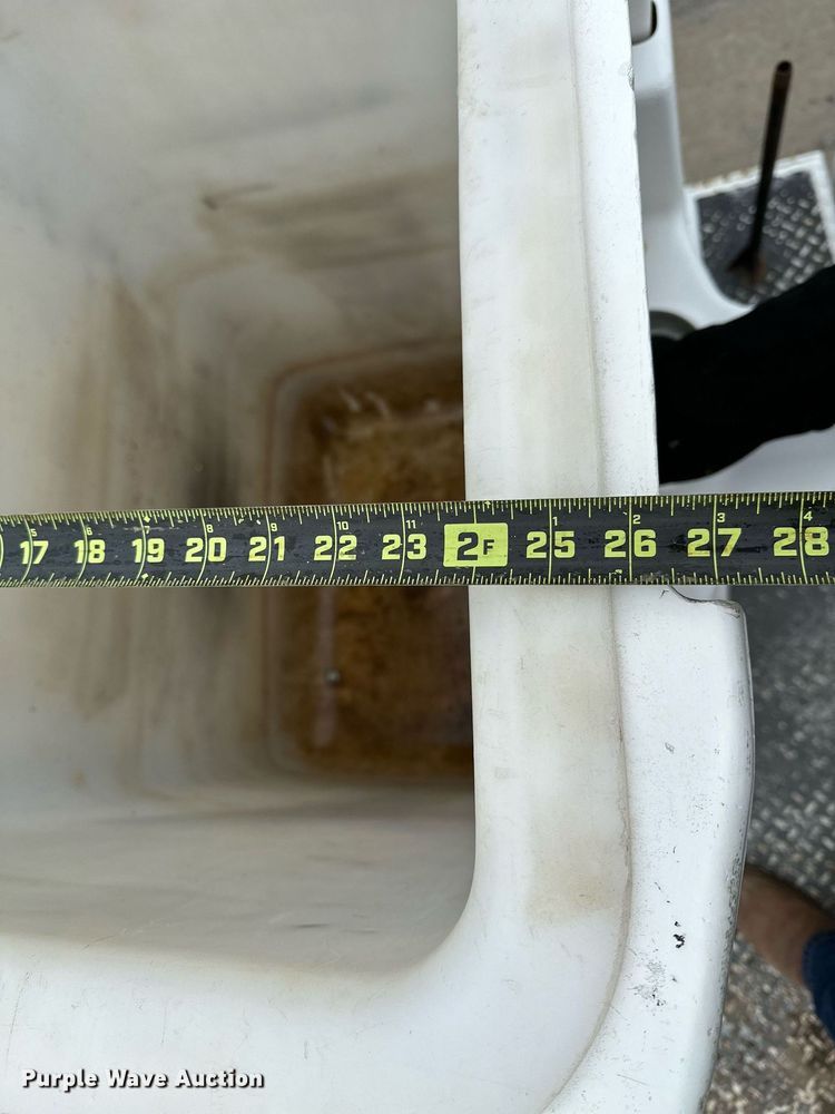 image for item LR9743 2013 Ford F550 Super Duty  bucket truck