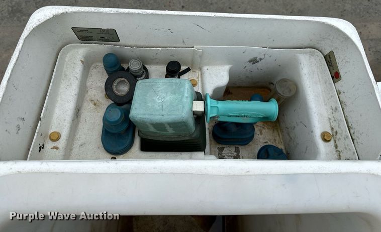 image for item LR9743 2013 Ford F550 Super Duty  bucket truck