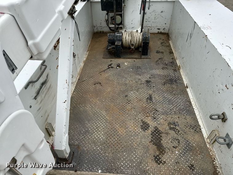 image for item LR9743 2013 Ford F550 Super Duty  bucket truck