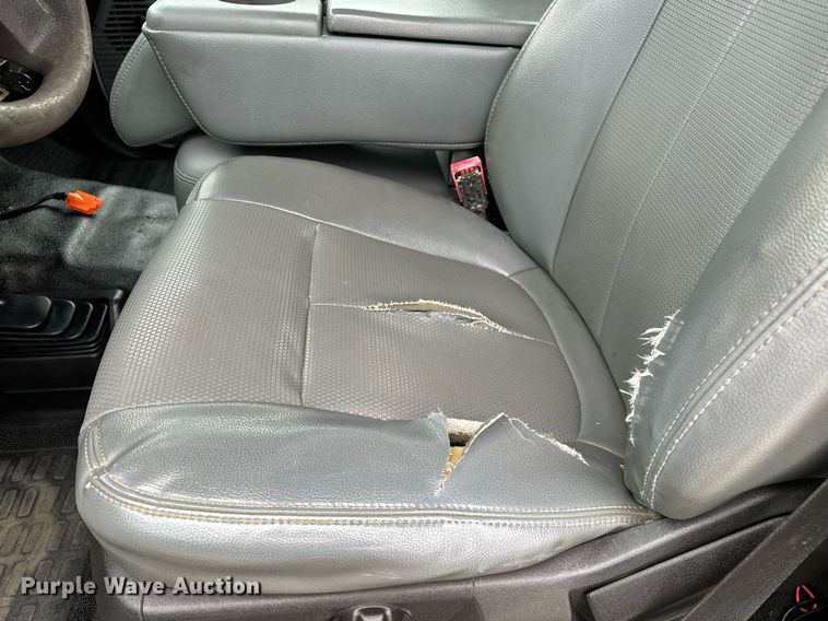 image for item LR9743 2013 Ford F550 Super Duty  bucket truck