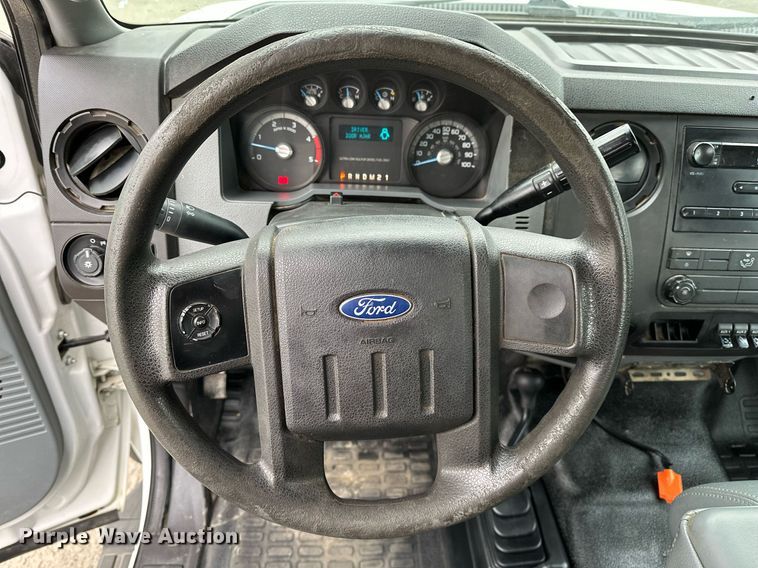 image for item LR9743 2013 Ford F550 Super Duty  bucket truck