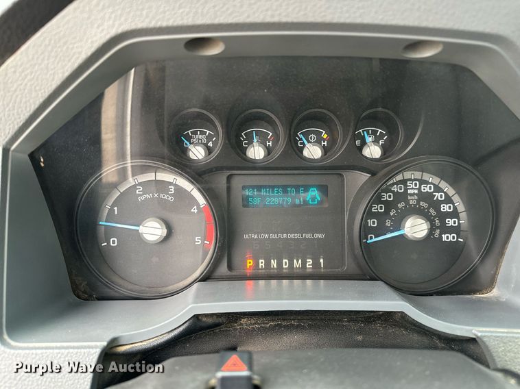 image for item LR9743 2013 Ford F550 Super Duty  bucket truck