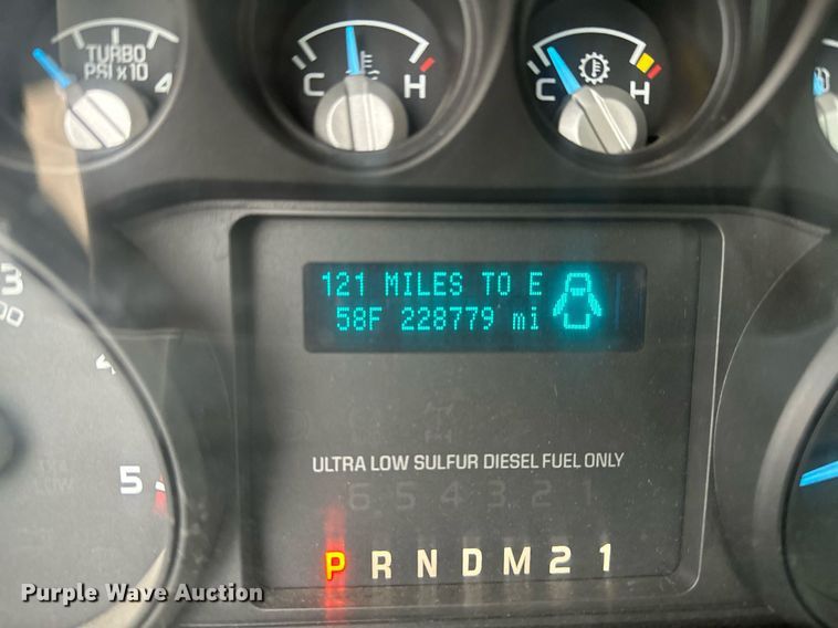 image for item LR9743 2013 Ford F550 Super Duty  bucket truck