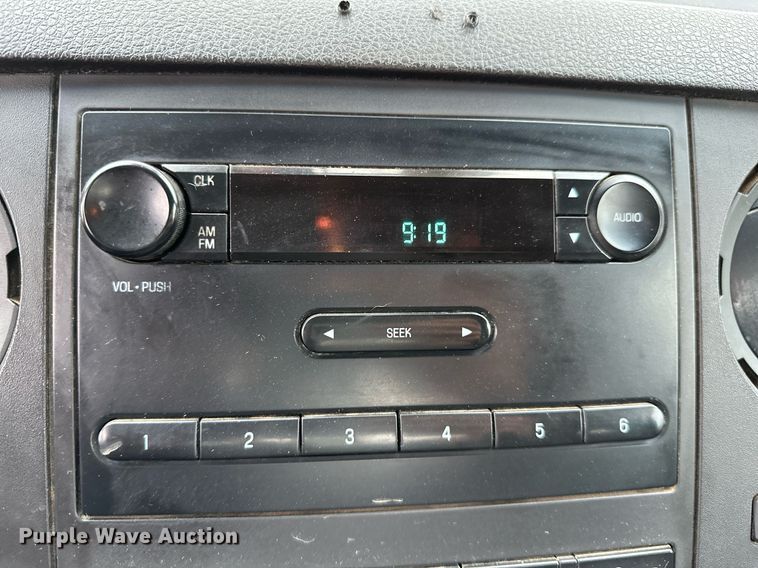 image for item LR9743 2013 Ford F550 Super Duty  bucket truck