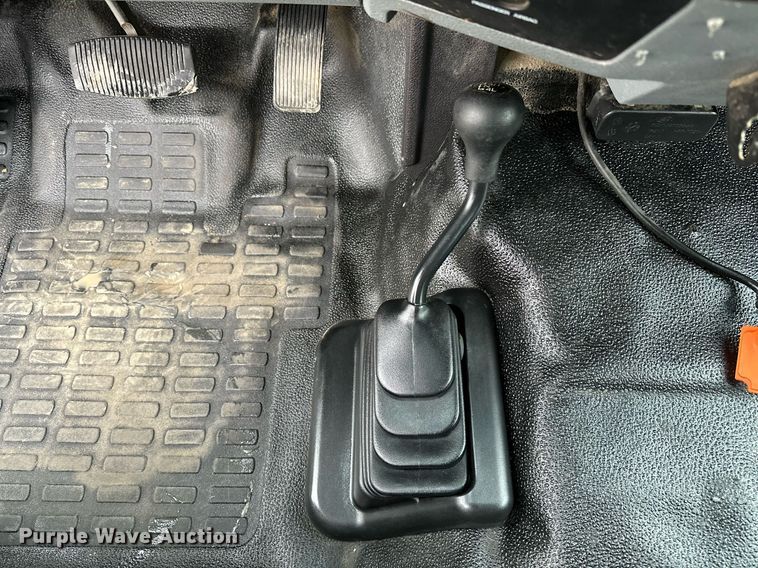 image for item LR9743 2013 Ford F550 Super Duty  bucket truck