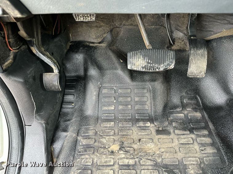 image for item LR9743 2013 Ford F550 Super Duty  bucket truck