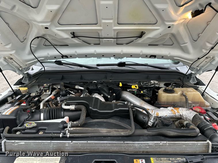 image for item LR9743 2013 Ford F550 Super Duty  bucket truck