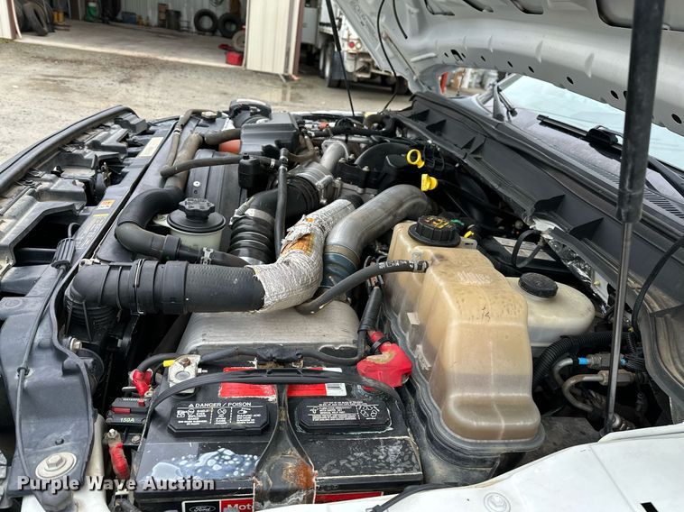 image for item LR9743 2013 Ford F550 Super Duty  bucket truck