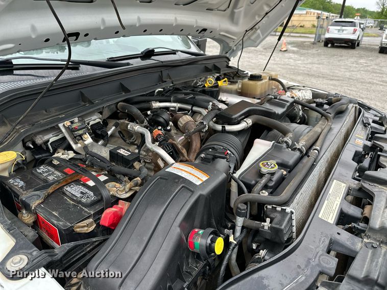 image for item LR9743 2013 Ford F550 Super Duty  bucket truck