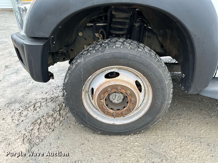 image for item LR9743 2013 Ford F550 Super Duty  bucket truck