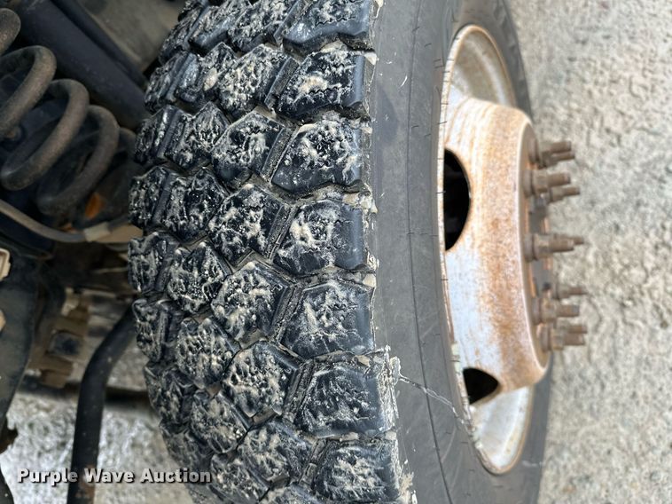 image for item LR9743 2013 Ford F550 Super Duty  bucket truck