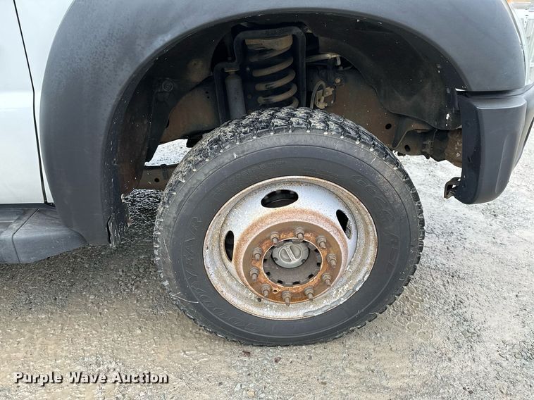 image for item LR9743 2013 Ford F550 Super Duty  bucket truck