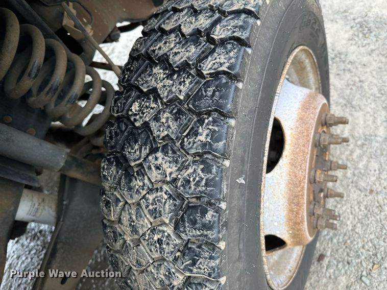 image for item LR9743 2013 Ford F550 Super Duty  bucket truck