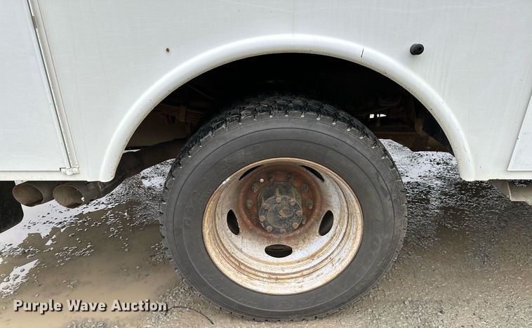 image for item LR9743 2013 Ford F550 Super Duty  bucket truck