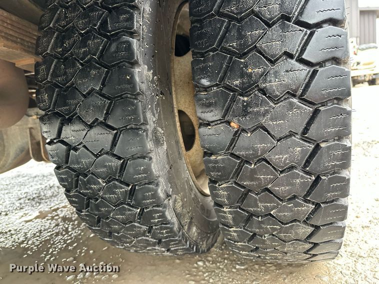 image for item LR9743 2013 Ford F550 Super Duty  bucket truck