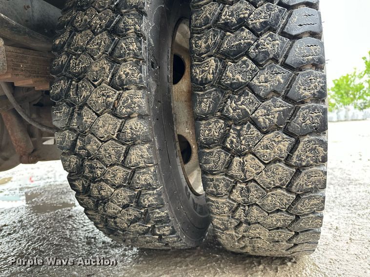 image for item LR9743 2013 Ford F550 Super Duty  bucket truck