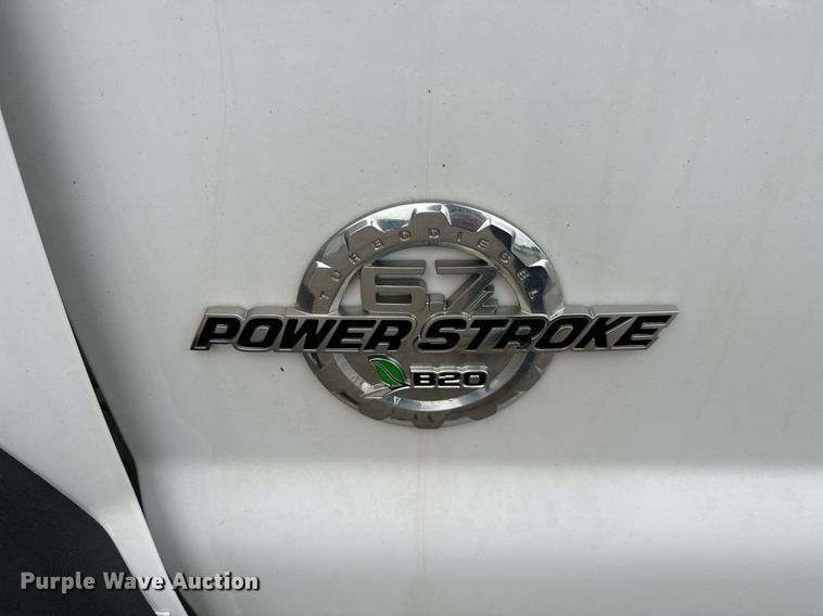 image for item LR9743 2013 Ford F550 Super Duty  bucket truck