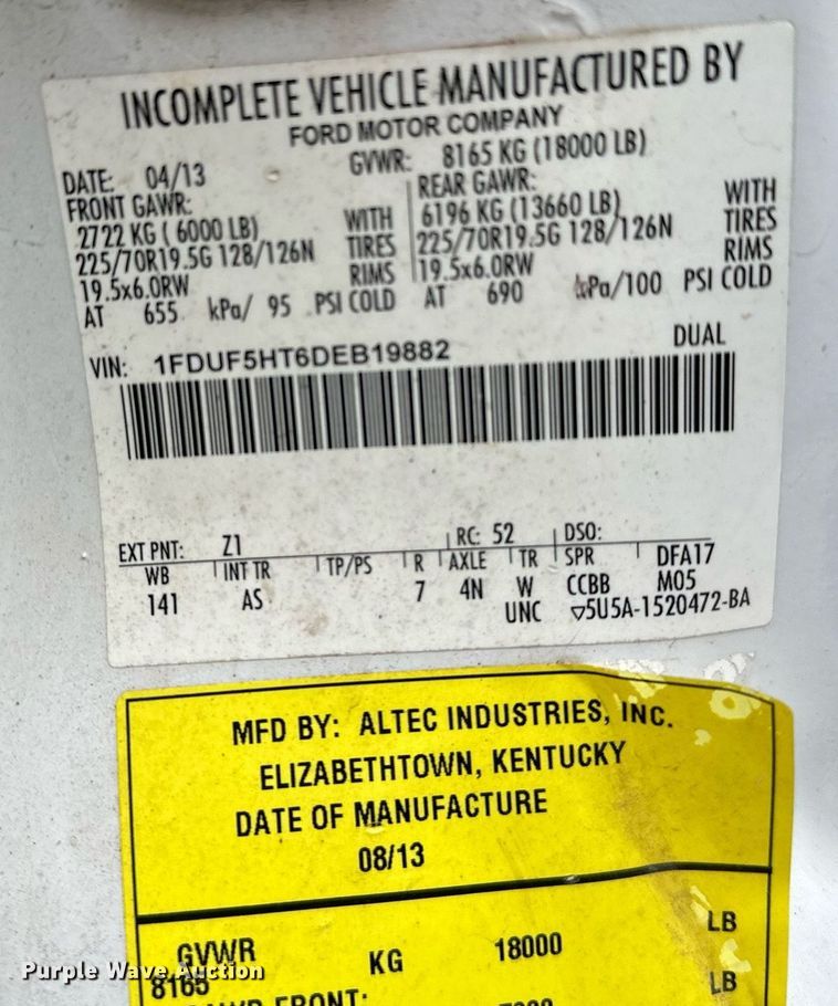 image for item LR9743 2013 Ford F550 Super Duty  bucket truck