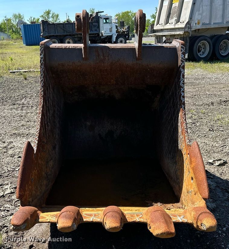 image for item LR9763 Hensley  excavator bucket