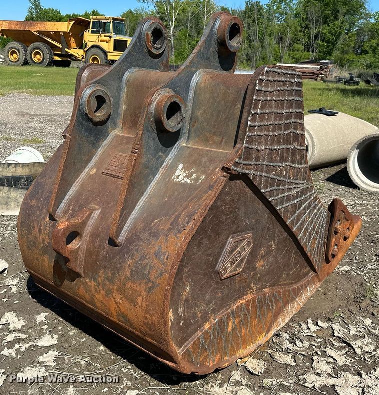 image for item LR9763 Hensley  excavator bucket