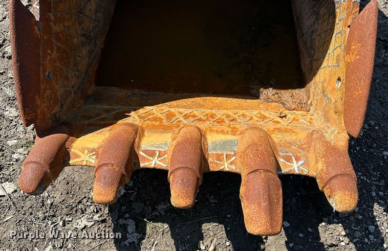 image for item LR9763 Hensley  excavator bucket