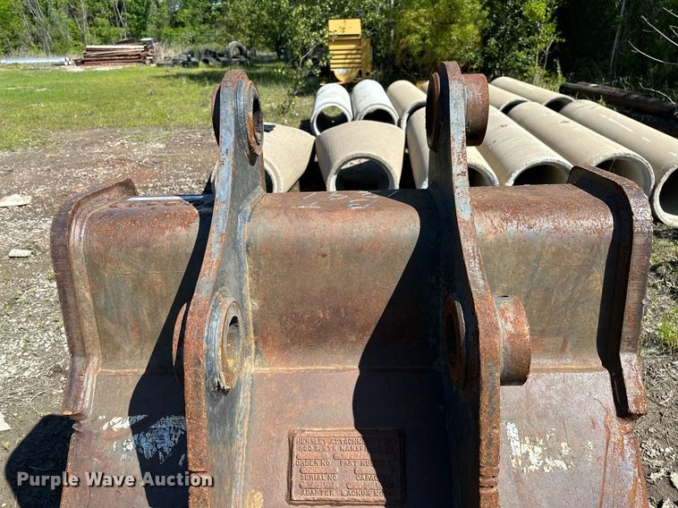 image for item LR9763 Hensley  excavator bucket