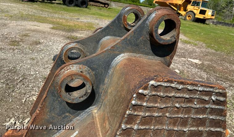 image for item LR9763 Hensley  excavator bucket