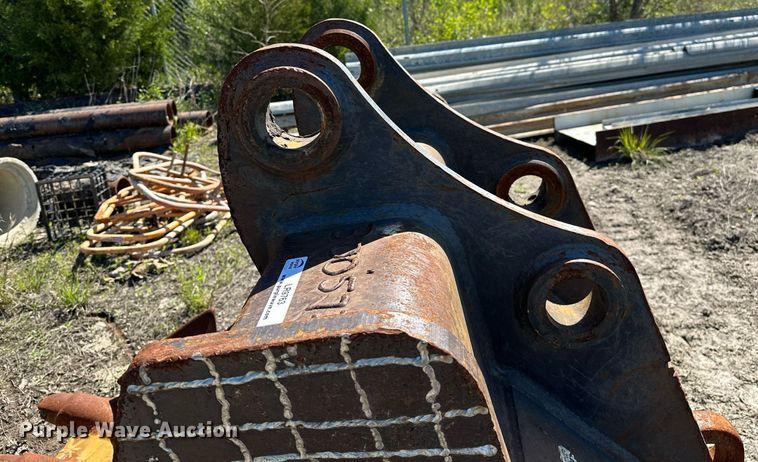 image for item LR9763 Hensley  excavator bucket
