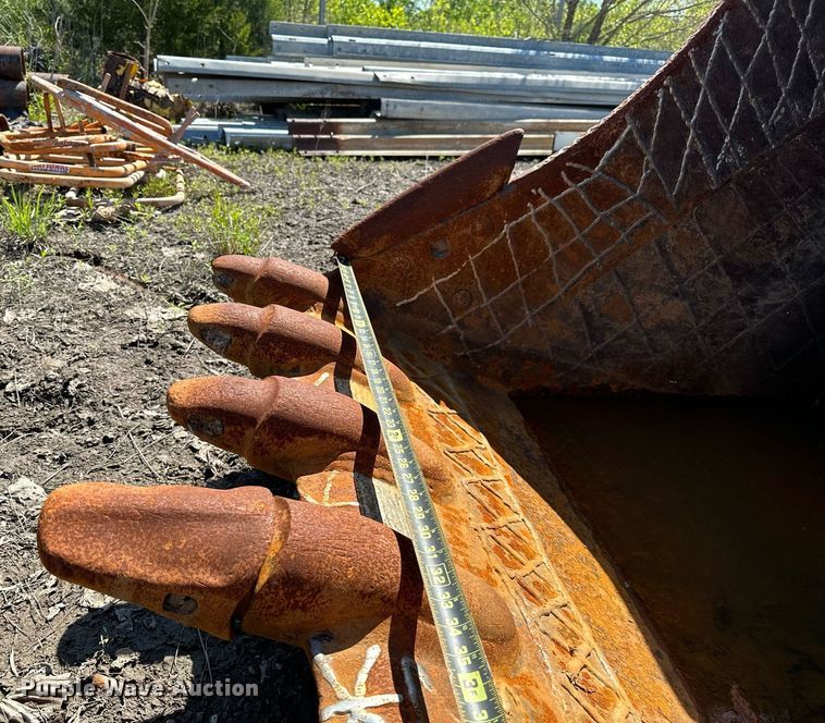 image for item LR9763 Hensley  excavator bucket