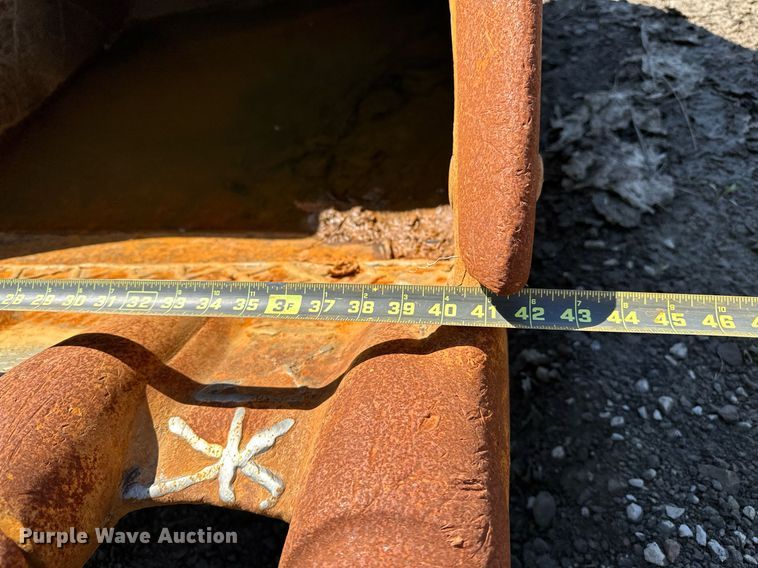 image for item LR9763 Hensley  excavator bucket
