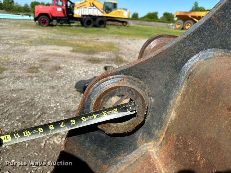 image for item LR9763 Hensley  excavator bucket