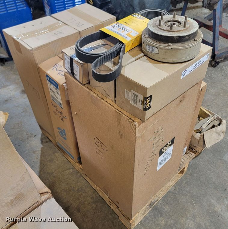 image for item LV9499 Tractor parts