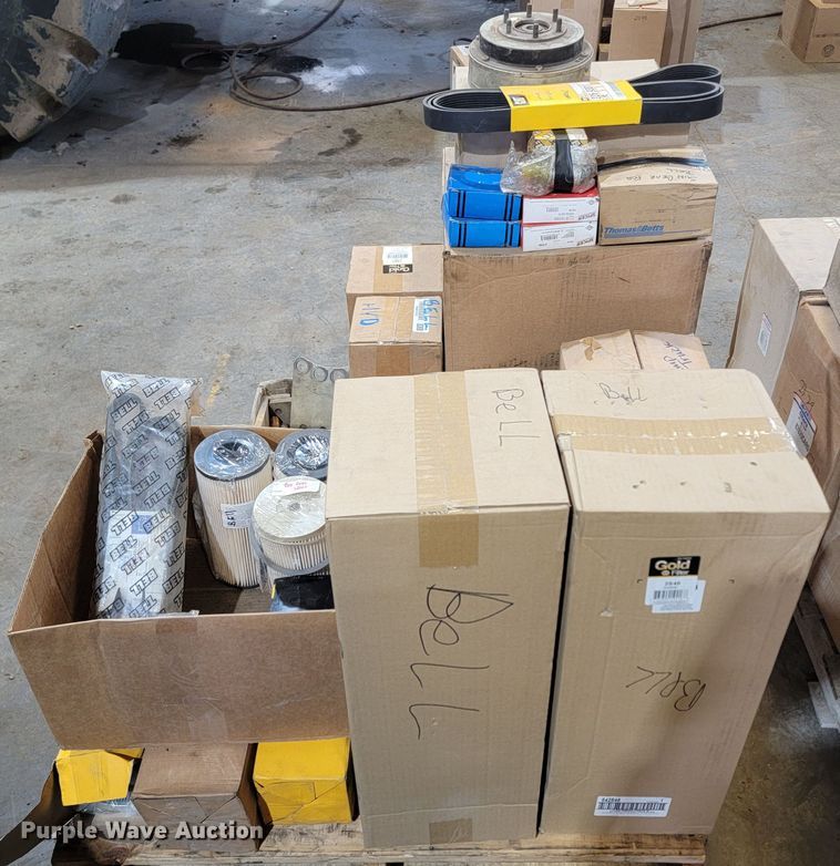 image for item LV9499 Tractor parts