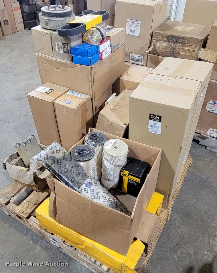 image for item LV9499 Tractor parts