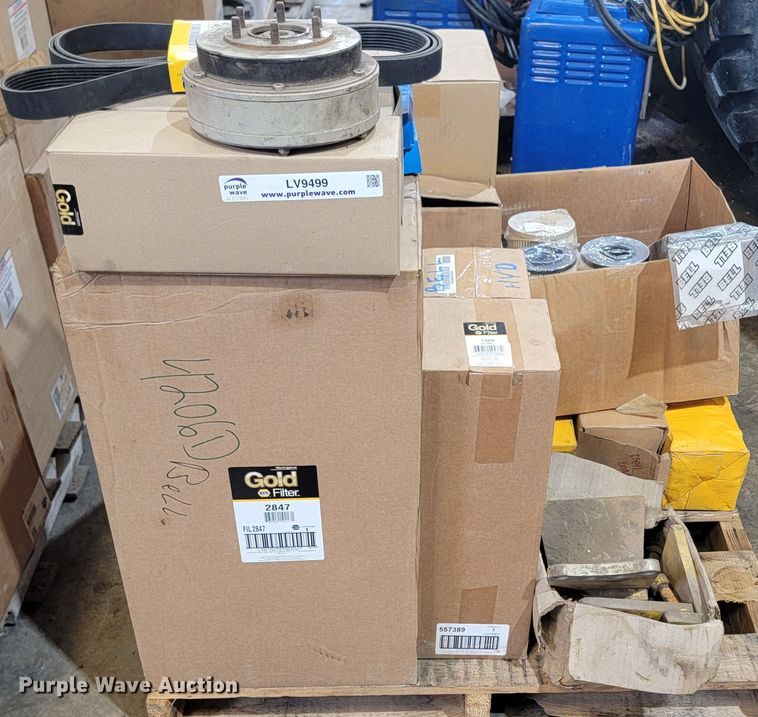 image for item LV9499 Tractor parts