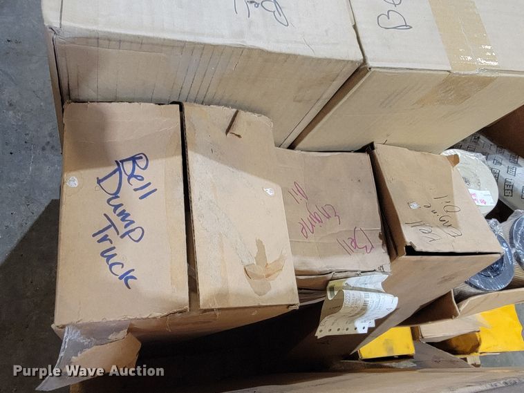 image for item LV9499 Tractor parts